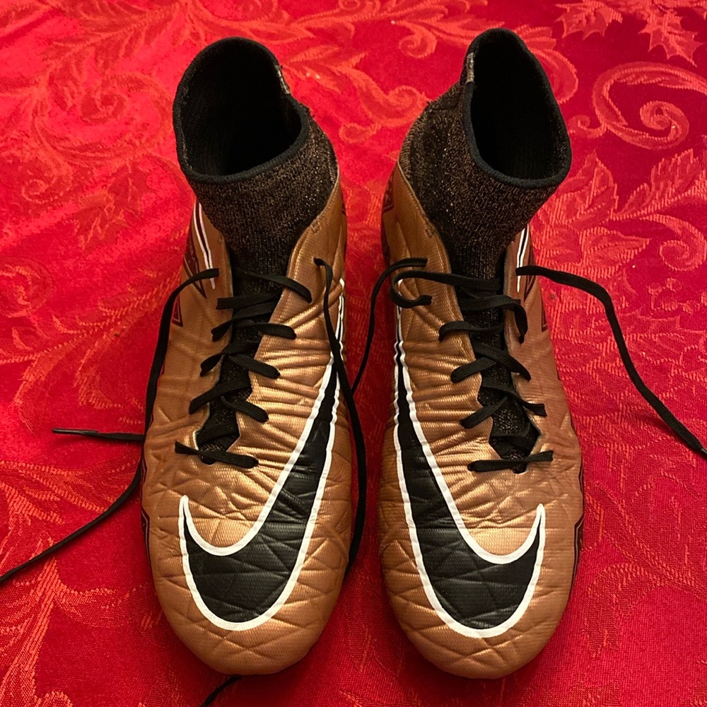 Nike Kids Sneakers in Brown and Black